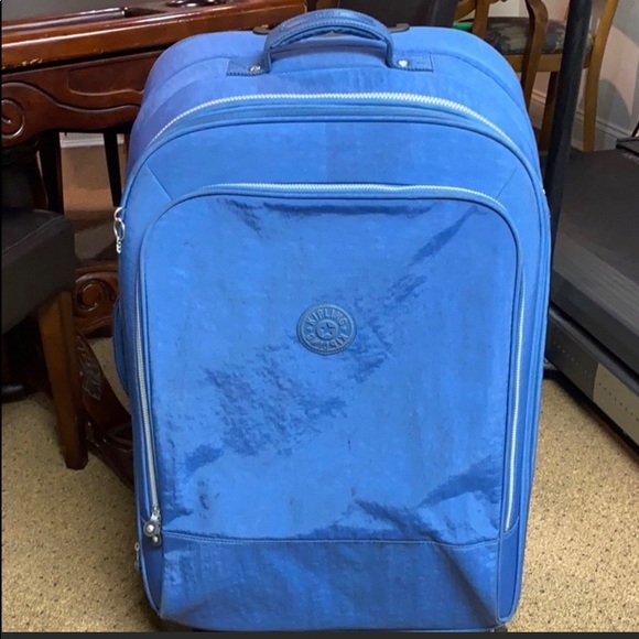kipling luggage 4 wheels